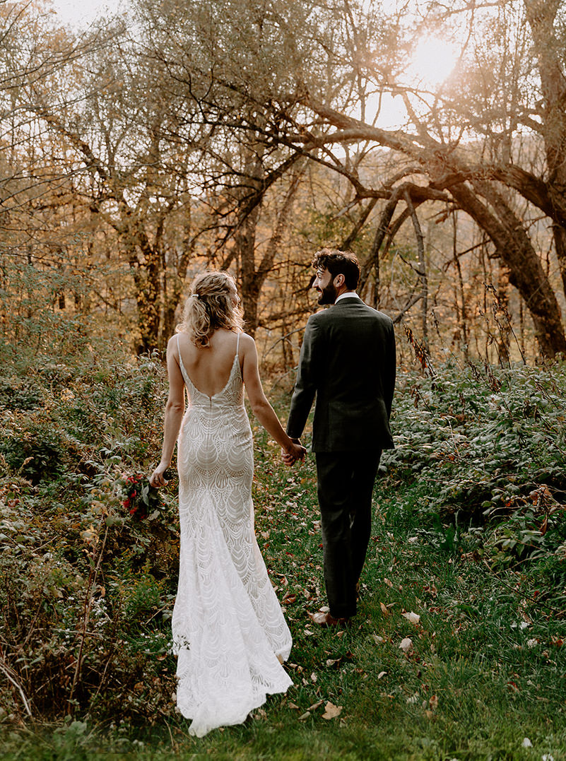 FALL-ELOPEMENT-IN-THE-CATSKILLS-MICRO-WEDDING-AT-WAYSIDE-CIDER-HUDSON-VALLEY-PHOTOGRAPHER